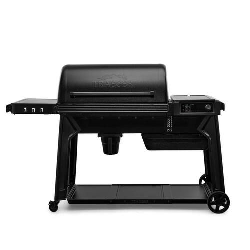 traeger woodridge pro with cover hd0087